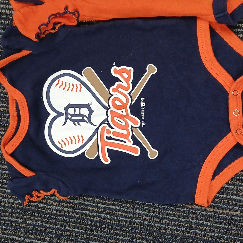 Genuine Merchandise Detroit Tigers Set Onesie Bodysuits  0-3 Months - Picture 2 of 6